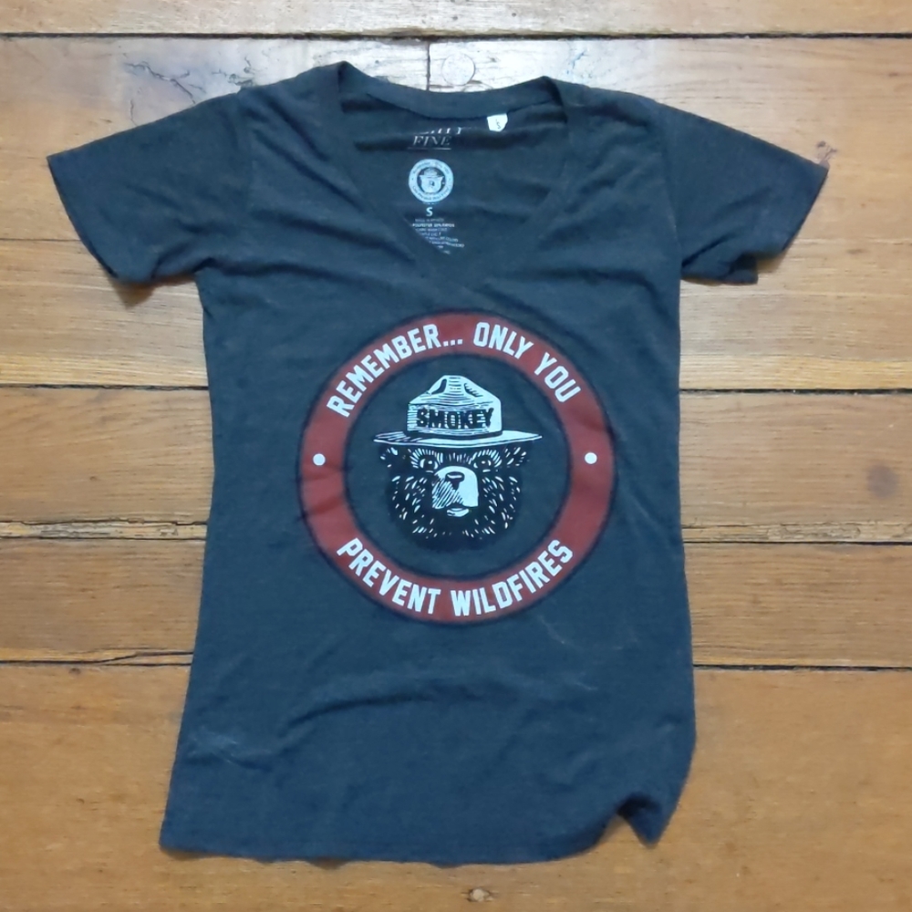 V-neck tshirt